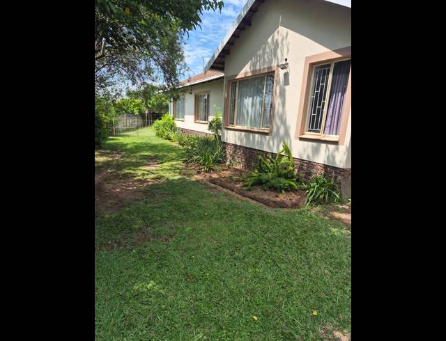 4 BEDROOM FREEHOLD FOR SALE IN PIONEER PARK